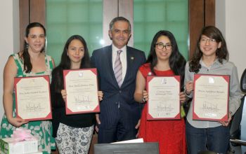 Jefe de Gobierno reconoce el esfuerzo de las medallistas de Olimpiada Europea Femenil de Matemáticas 2017