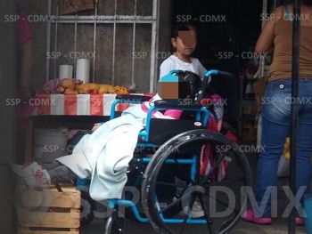 POLICÍAS DE LA SSP-CDMX APOYAN A MENOR ABANDONADA EN XOCHIMILCO