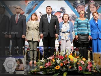 LAS MAMÁS POLICÍAS GENERAN EQUILIBRIO Y PAZ EN NUESTRA SOCIEDAD: HIRAM ALMEIDA