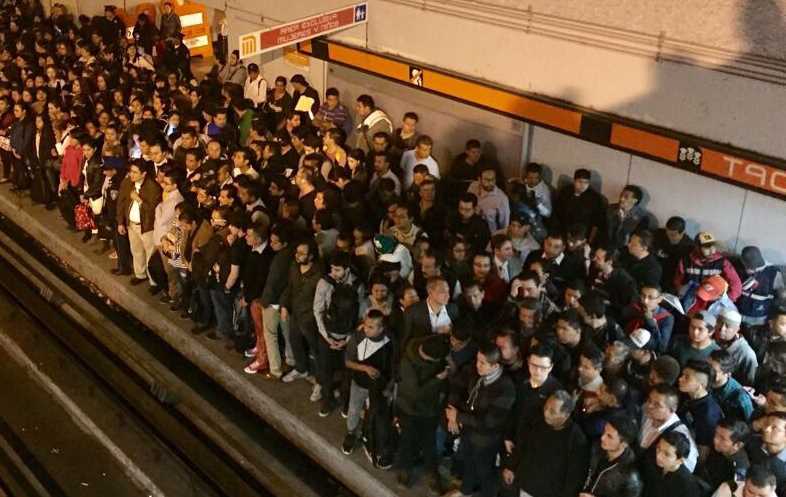 Caos en la línea 7 del Metro por paro de trabajadores