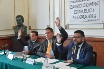 Aprueban en comisión de ALDF entrega de Medalla al Mérito Docente