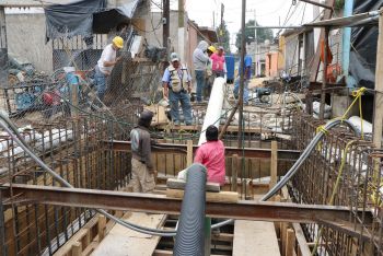 AVANZA OBRA DEL CARCAMO A FIN DE PREVENIR INUNDACIONES Y CONTAMINACION DE ZONA CHINAMPERA