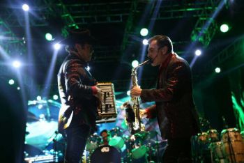 POR SEGUNDA OCASIÓN MULTAN A LOS TIGRES DEL NORTE POR NARCOCORRIDOS