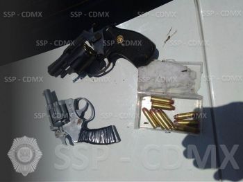 POLICÍAS DE LA SSP-CDMX DETUVIERON A DOS HOMBRES POR ROBO A AUTOMOVILISTA