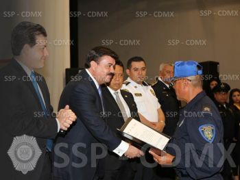 ENTREGAN RECONOCIMIENTOS A POLICÍAS DESTACADOS EN LA DELECACIÓN G.A.M.