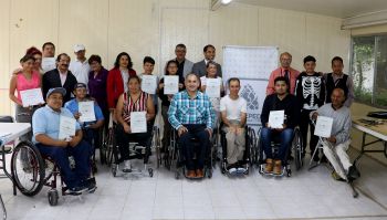 PROYECTA ESTRATEGIA EMPODERA-T A NUEVOS EGRESADOS EN CURSO DE REPARACIÓN DE CELULARES