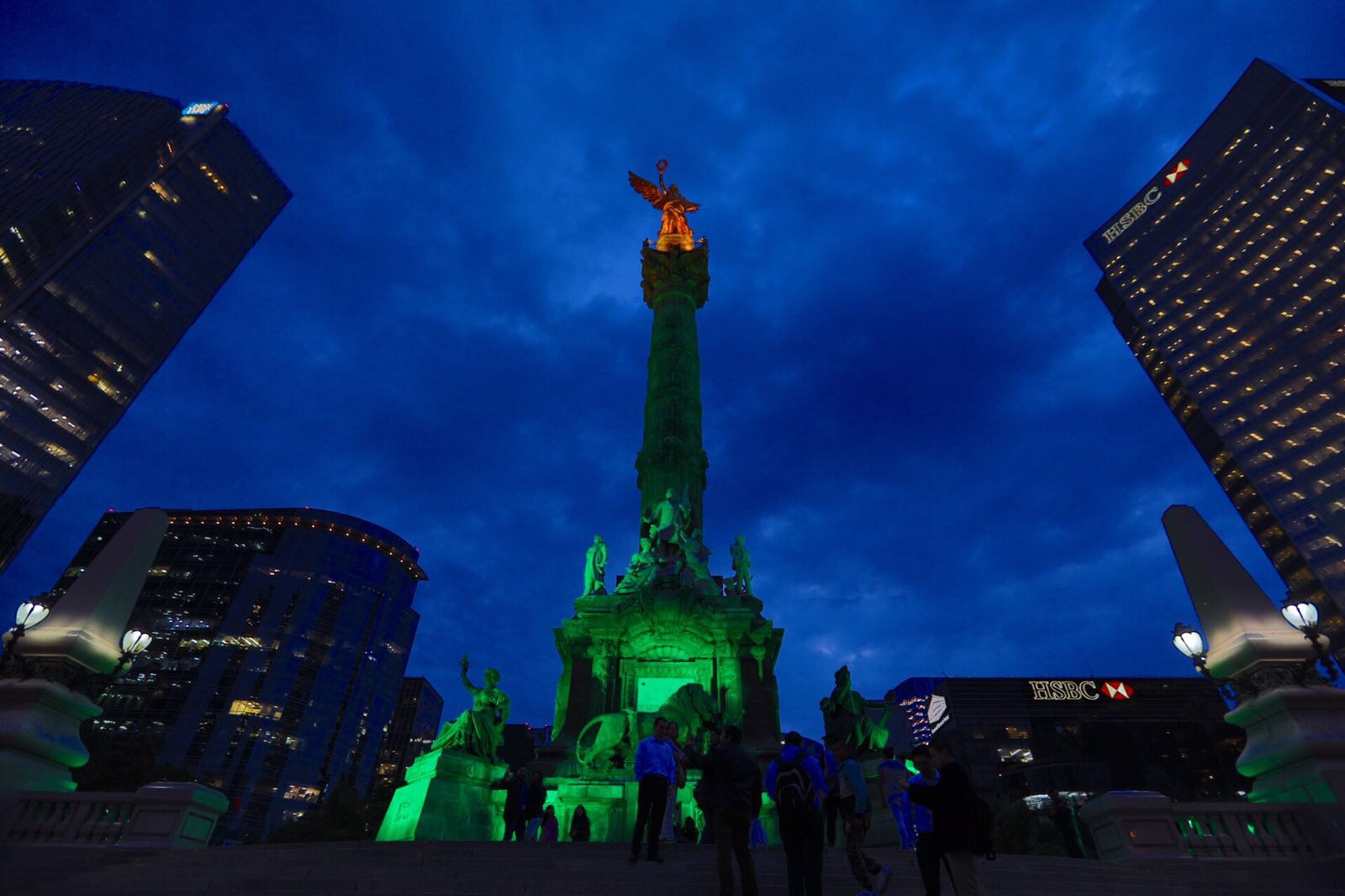 Monumentos y edificios de la CDMX se iluminan de verde como muestra de apoyo al Acuerdo de París