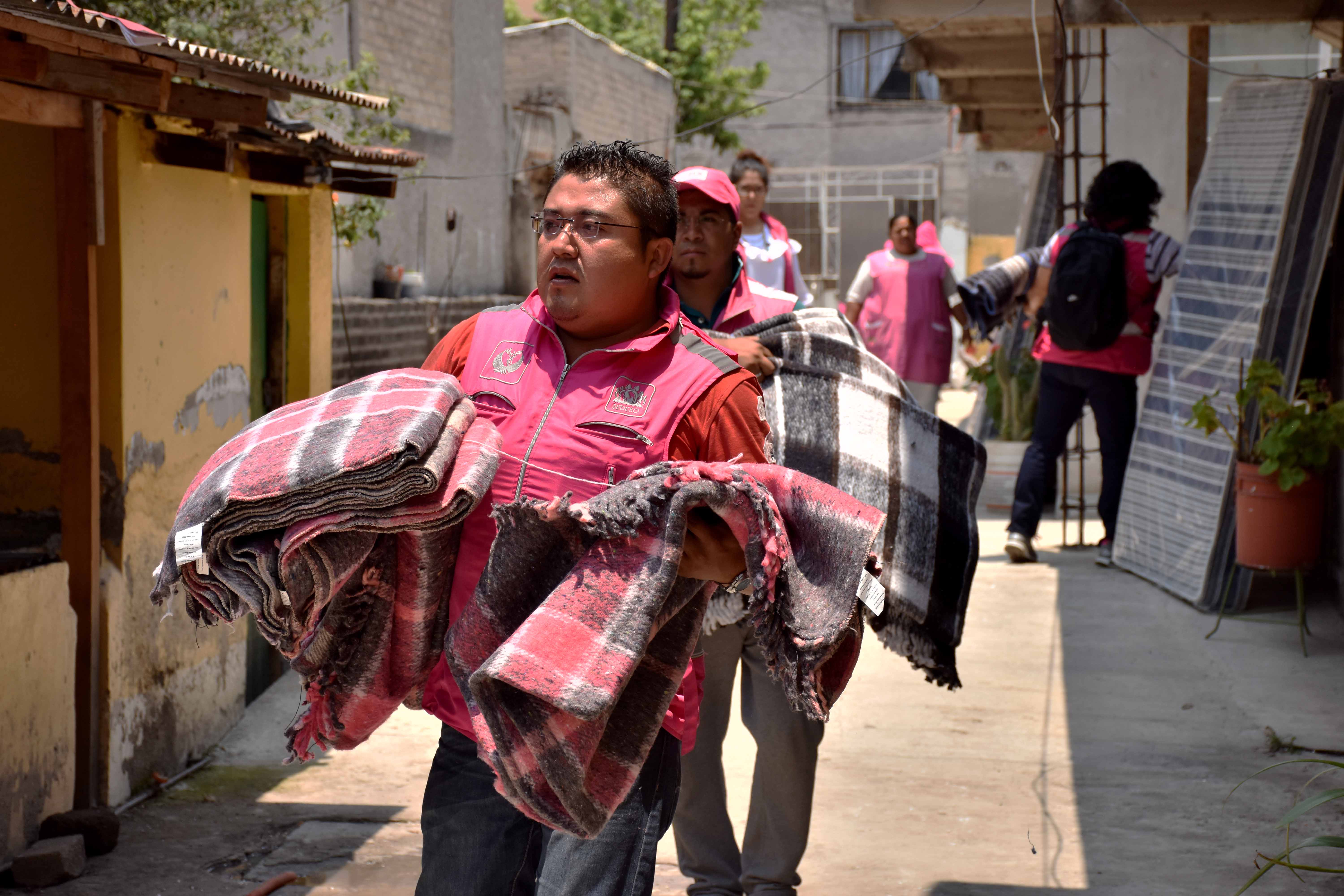 Entrega SEDESO apoyos a 130 familias afectadas por lluvias en Xochimilco