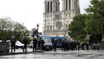 ESCENAS DE PÁNICO EN NOTRE DAME