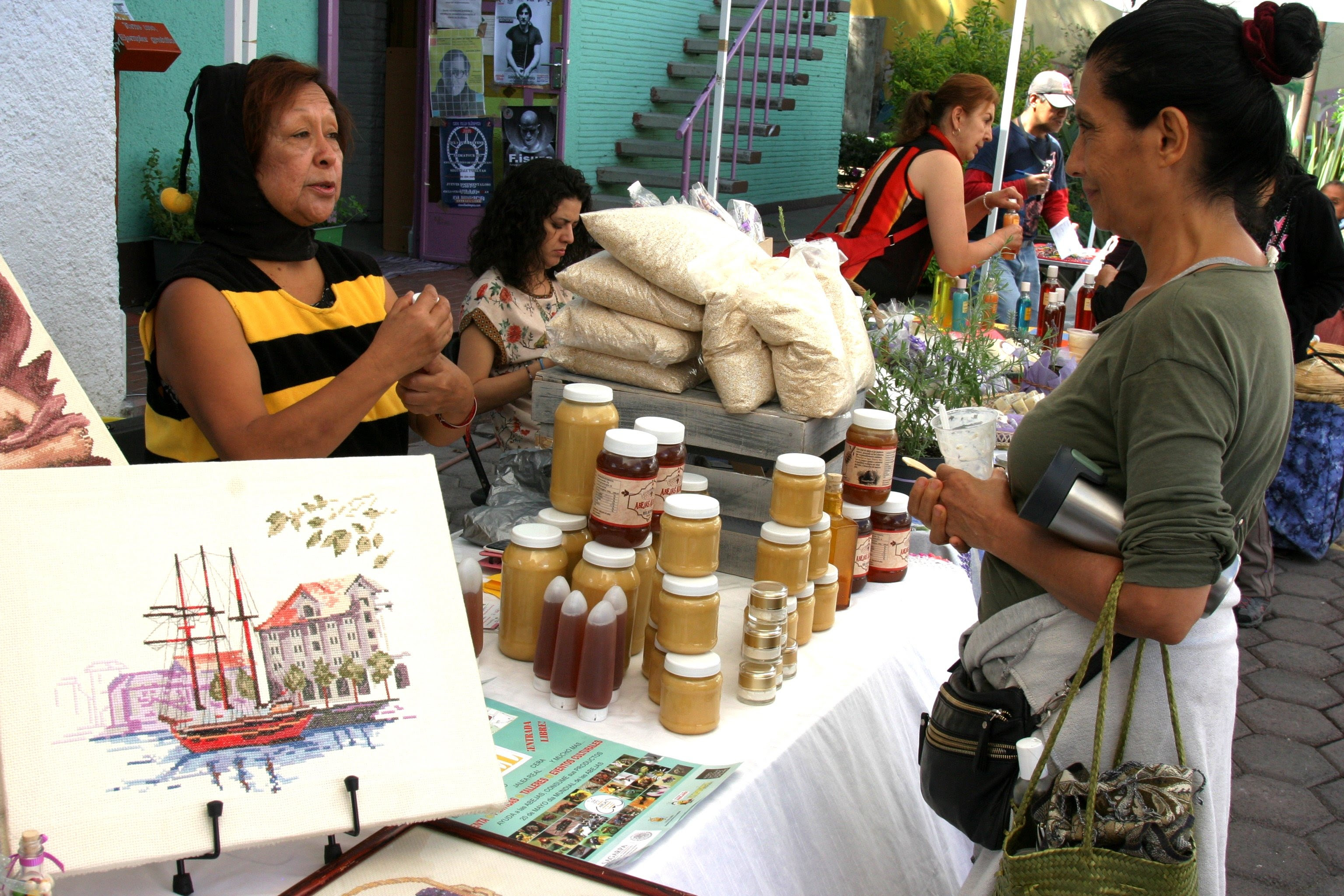 Más de 30 productores participan en Mercado Ecológico Solidario