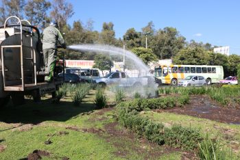 BRINDAN MANTENIMIENTO A ÁREAS VERDES DE XOCHIMILCO
