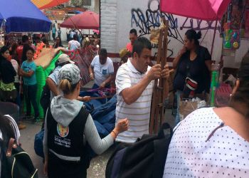 DECOMISA IZTAPALAPA 700 LITROS DE PULQUE EN PUESTO UBICADO EN VÍA PÚBLICA