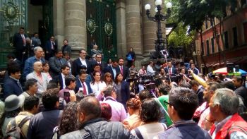 Militantes de Morena agredieron a funcionarios del gobierno capitalino