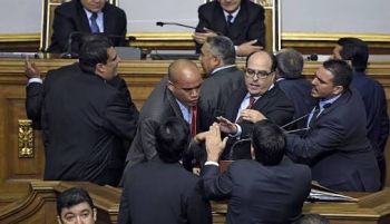 GOLPEAN A CONGRESISTAS EN VENEZUELA 