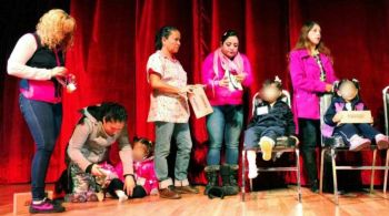 ESTRENAN TENIS NIÑAS, NIÑOS Y MAESTRAS DE CENDIS