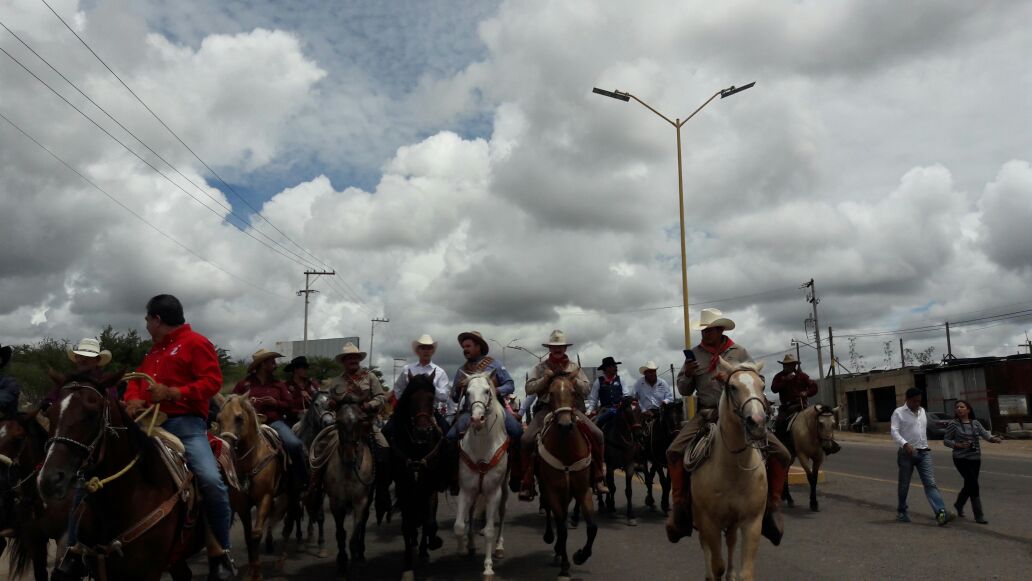Miguel Ángel Mancera encabezó la Gran Cabalgata Villista en el estado de Chihuahua
