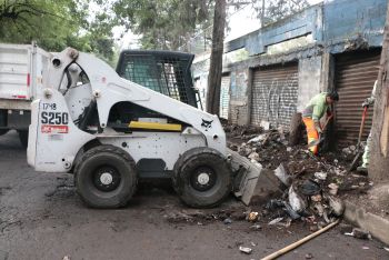 CONTINUAN LOS TRABAJOS DE RETIRO DE CASCAJO Y RECOLECCION DE LLANTAS EN XOCHIMILCO