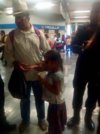 POLICÍAS DE LA SSP-CDMX APOYAN A MENOR EXTRAVIADA EN EL METRO
