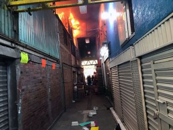 CONTROLAN INCENDIO EN CENTRAL DE ABASTO-CDMX