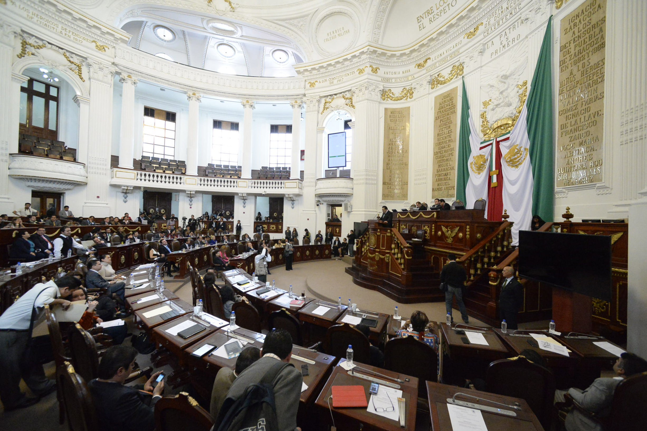 Morena exhorta a los funcionarios del GCDMX certifiquen sus habilidades y conocimientos en administración pública
