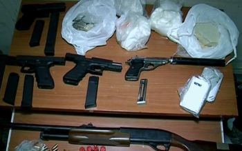 Vinculan a proceso a 6 hombres y realizan cateo en inmueble donde fueron asegurados con armas y narcótico