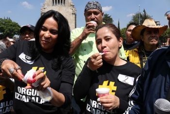 IMPONE IZTAPALAPA RECORD GUINESS: TRES MIL 500 PERSONAS COMIERON HELADO SIMULTÁNEAMENTE