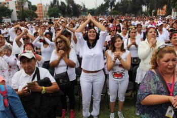 MÁS DE DOS MIL MUJERES DE IZTAPALAPA MEDITAN POR LA PAZ Y LA SANACIÓN