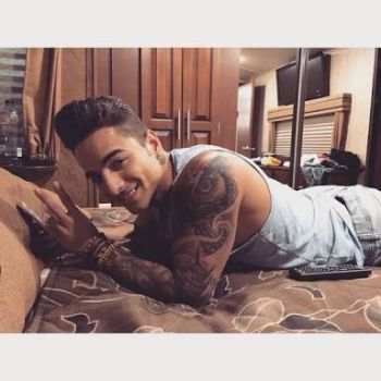 MALUMA SE TATUA EN HONOR A LAS MUJERES