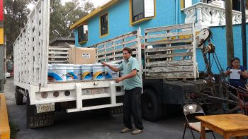 ENTREGAN PINTURA PARA MEJORAR LA IMAGEN URBANA DE XOCHIMILCO