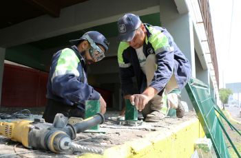 REHABILITAN BAJOPUENTE DE ENTRADA PRINCIPAL EN LA CEDA