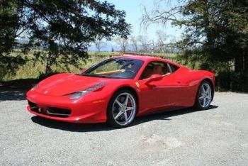 TITULAR DE LA PGR TIENE LUJOSO FERRARI