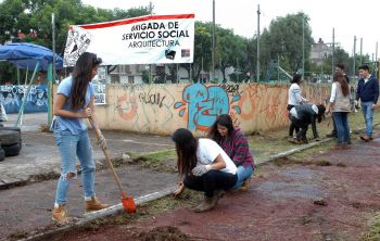ALUMNOS DE ARQUITECTURA HACEN SERVICIO SOCIAL RECUPERANDO ESPACIOS PÚBLICOS 