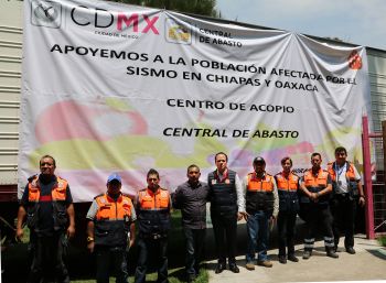 LLEGA AL ZÓCALO TRÁILER CON ACOPIO DE LA CEDA