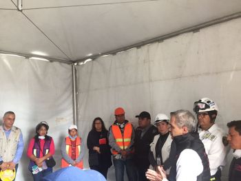 Familiares de personas que permanecen en el inmueble de Álvaro Obregón 286, reconocieron ante Miguel Ángel Mancera el trabajo de búsqueda y rescate realizado por el Gobierno de la…