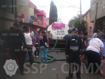 LA SSP-CDMX BRINDA SEGURIDAD Y RESGUARDA PIPAS DE AGUA PARA EVITAR ROBOS