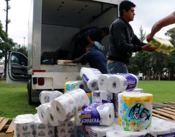 Sigue llegando ayuda al Centro de Acopio de la Central de Abasto de la Ciudad de México (CEDA)