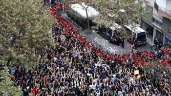 PARALIZAN ESPAÑA POR REPRESIÓN EN CATALUÑA 