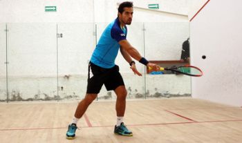 El jugador de squash César Salazar, ocupa el número 19 en el mundo