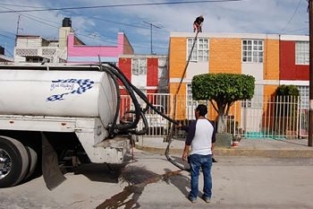 RECIBEN AGUA 153 COLONIAS DE IZTAPALAPA, AÚN FALTAN 140