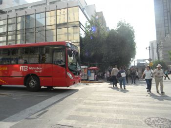 SSP-CDMX DETIENE A PASAJERO DE METROBÚS, LO ACUSAN DE ABUSO SEXUAL