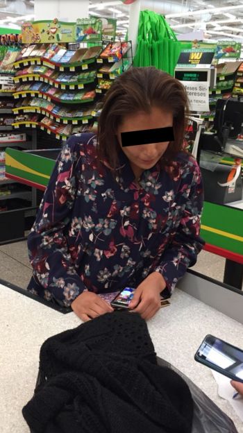 SSP-CDMX DETIENE A UNA MUJER POR ROBO A UNA TIENDA DE AUTOSERVICIO