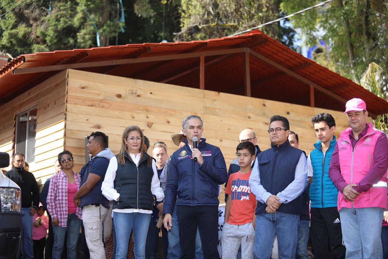 Avanza plan de reconstrucción en CDMX con entrega de primera casa antisísmica