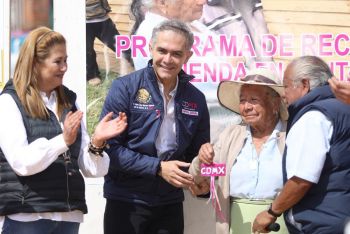 ENTREGAN A DAMNIFICADOS, LAS LLAVES DE LA PRIMERA CASA EN SANTA ROSA XOCHIAC
