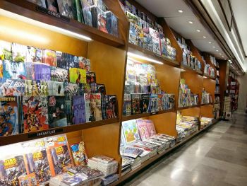 APREHENDEN A SEPTUAGENARIO POR ROBO A NEGOCIO; SE LLEVABA OCHO LIBROS