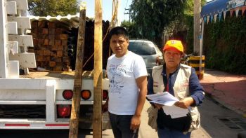 ENTREGAN POLINES, LÁMINAS Y TINACOS  EN ZONAS AFECTADAS POR EL SISMO EN XOCHIMILCO