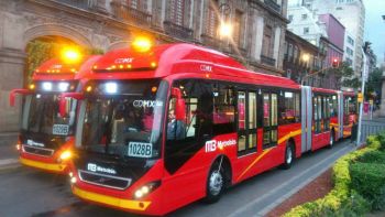 Miguel Ángel Mancera da banderazo de salida a 33 unidades del Metrobús