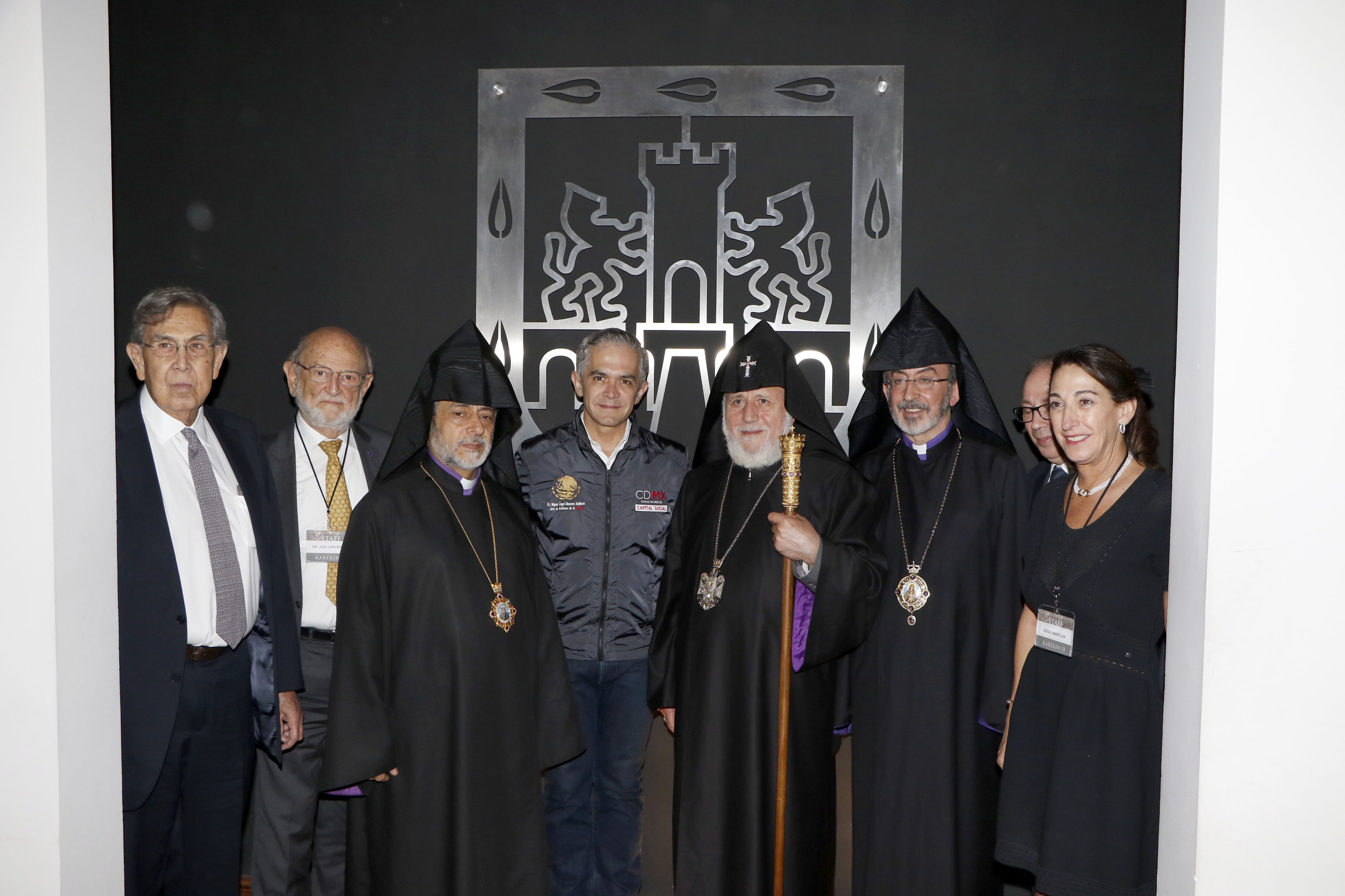 Se reúne Jefe de Gobierno con el patriarca Karekin II