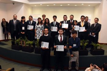 Premia IECM a ganadores del Concurso Juvenil de Deliberación Pública 2017