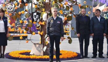 Rinde Gobierno de CDMX homenaje a víctimas de sismos con ofrenda monumental en zócalo capitalino