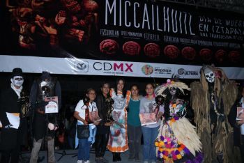 INAUGURA DIONE ANGUIANO EXPOSICIÓN DE OFRENDAS Y PREMIA A GANADORES DE CONCURSOS DE DÍA DE MUERTOS